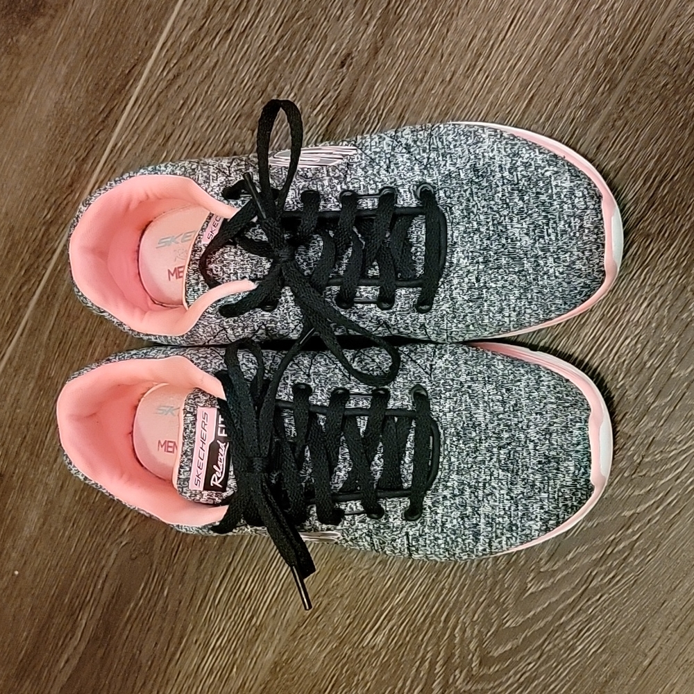 Sketchers sneakers